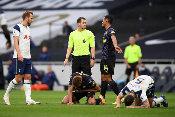 VAR khiến Tottenham đánh rơi chiến thắng