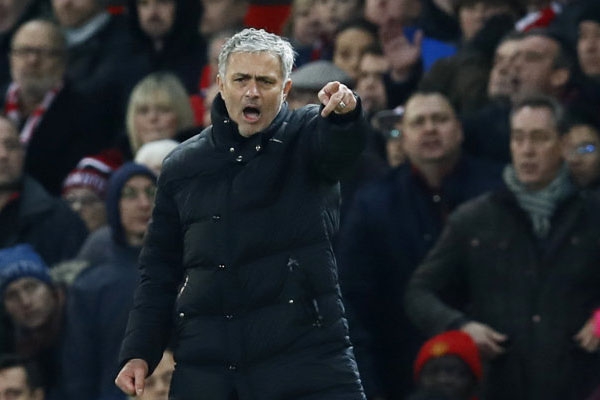 HLV Mourinho nói móc sau khi bị nhà báo hỏi về chiến thuật