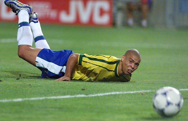 Tin bóng đá HOT sáng 11/2: Cafu tiết lộ lý do Ronaldo mờ nhạt tại WC 98