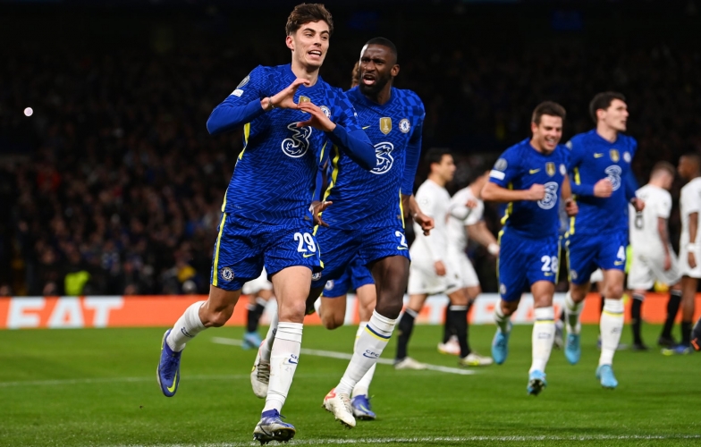 Chelsea đặt một chân vào tứ kết Champions League