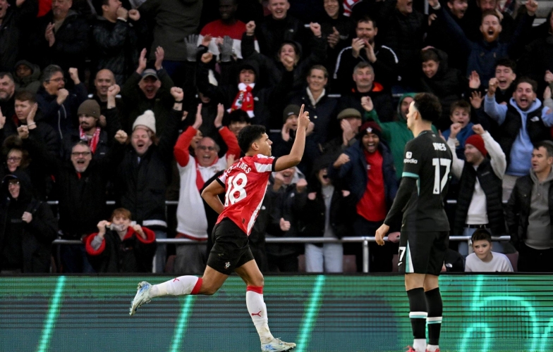 Trực tiếp Liverpool 2-2 Southampton: Ăn miếng trả miếng