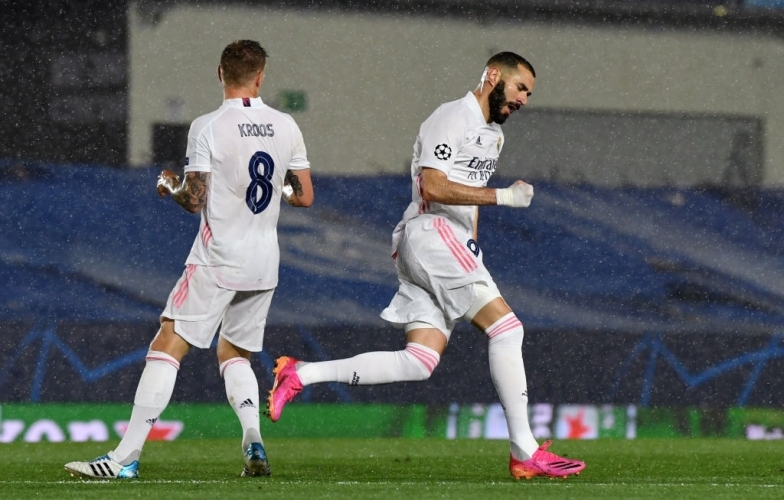 Benzema ghi tên mình vào lịch sử Champions League