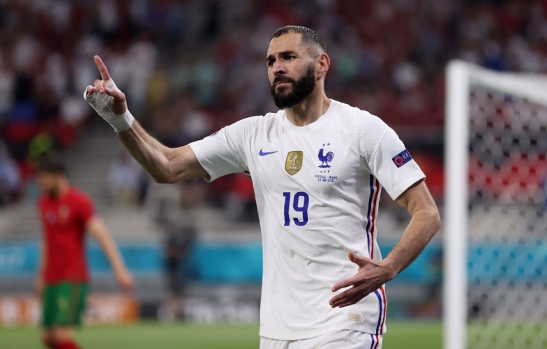 Thăng hoa tại Euro, Benzema đi vào lịch sử bóng đá Pháp