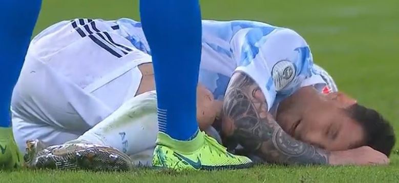 Messi 'cười chữa quê' sau pha ăn vạ ở trận chung kết Copa America