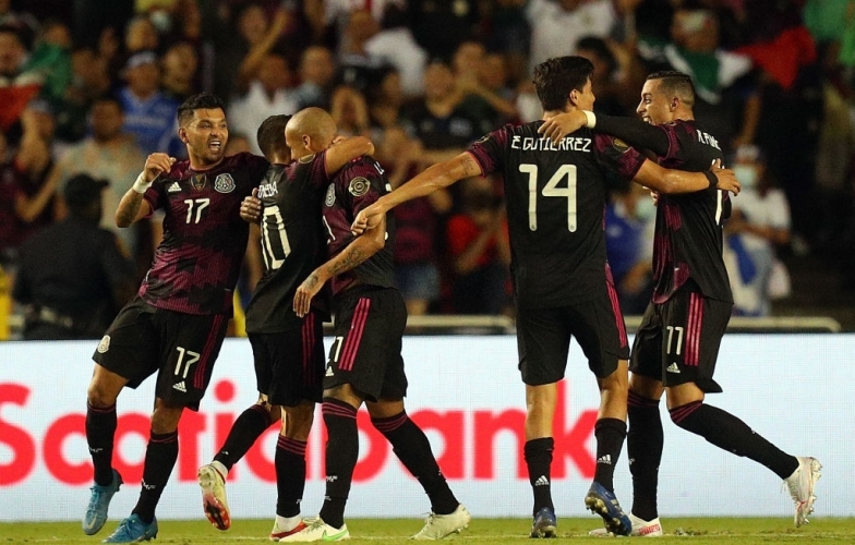 Mexico vào tứ kết Gold Cup với chiến thắng sát nút