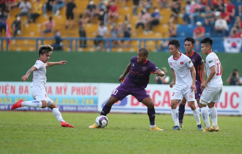 Bị thổi penalty theo cách 'từ trên trời rơi xuống', Hải Phòng FC thẳng thừng chỉ trích công tác trọng tài