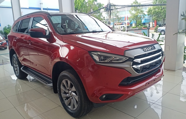 Đối thủ nặng ký của Fortuner, Everest ra mắt tại Việt Nam, giá từ 900 triệu đồng