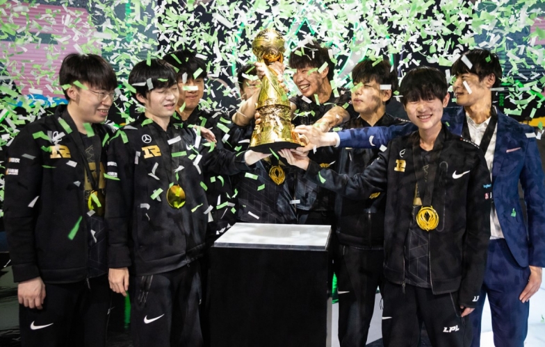 RNG lên ngôi vô địch MSI 2021