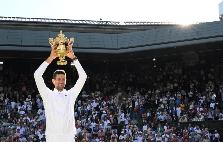 Bảo vệ danh hiệu Wimbledon vẫn bị trừ 2000 điểm, Djokovic tụt sâu trên BXH ATP