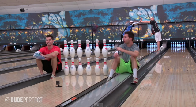 VIDEO: Những cú ném bowling chính xác đến khó tin