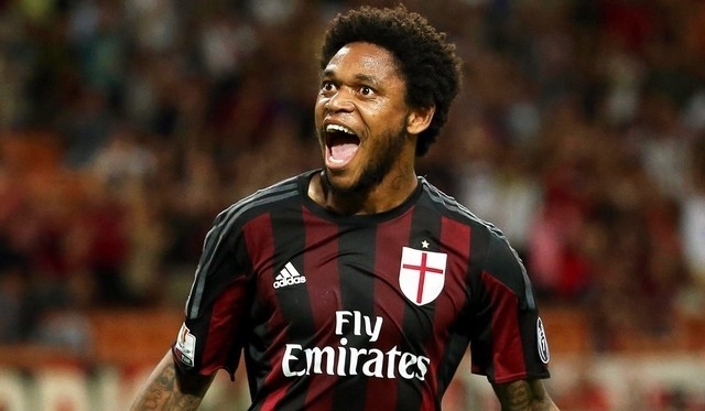 Luiz Adriano bất ngờ ở lại AC Milan