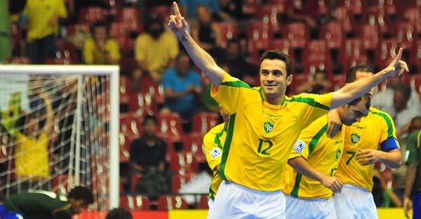 Huyền thoại futsal Falcao chính thức giải nghệ