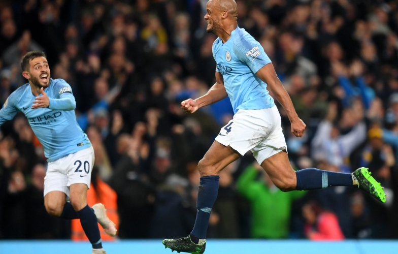 VIDEO: Kompany nã đại bác tung lưới Leicester