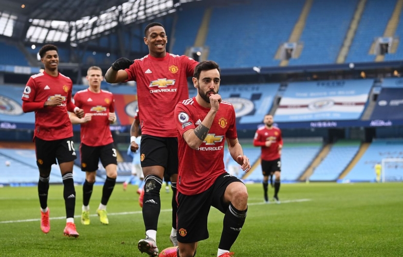 Derby Manchester: Sắc đỏ phủ toàn thành phố