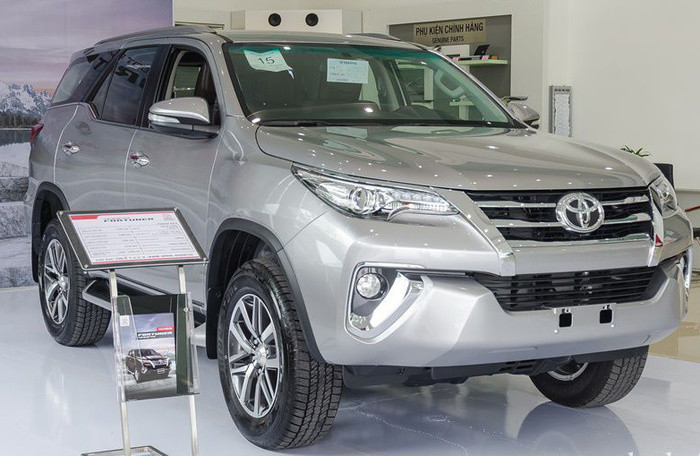 Toyota Fortuner giảm giá mạnh, ngừng bán kiểu “bia kèm lạc”