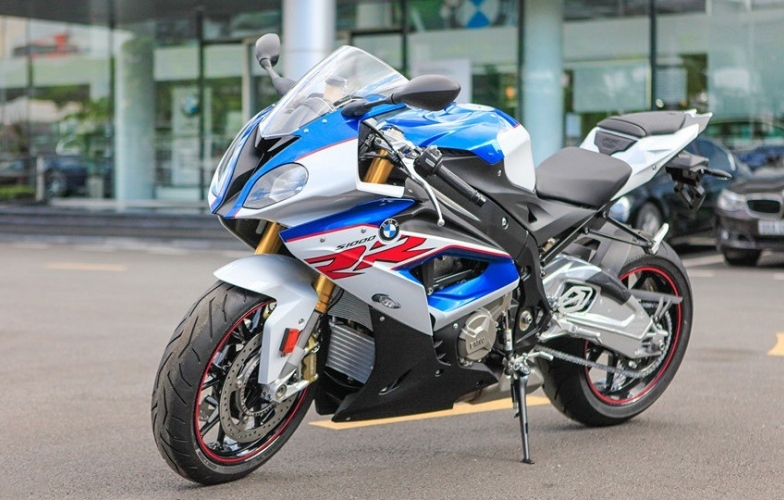 Honda CBR1000RR-R ra mắt, giá mô tô BMW đồng loạt giảm mạnh