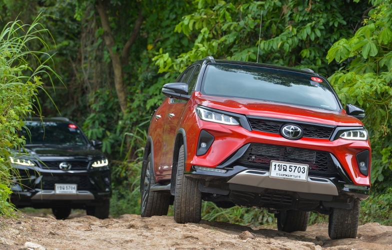 Toyota Fortuner 2021 sắp ra mắt tại Việt Nam, đại lý đã nhận cọc