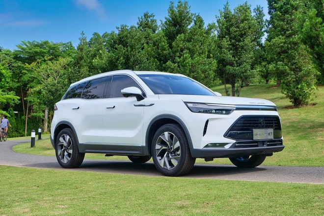 Vì sao xe “Tàu” Baic Beijing X7 gây sốt với khách Việt?