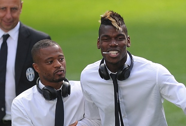 VIDEO: Pogba, Evra phát cuồng sau chiến thắng của MU