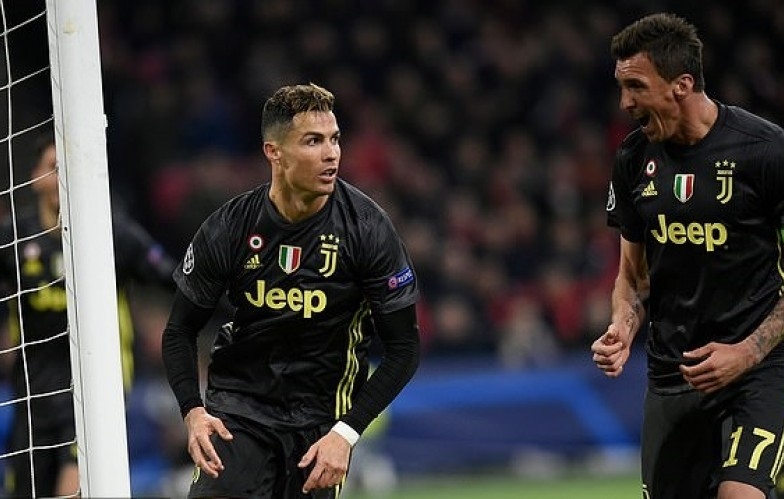 Ronaldo tỏa sáng, Juventus chiếm lợi thế trước trận lượt về