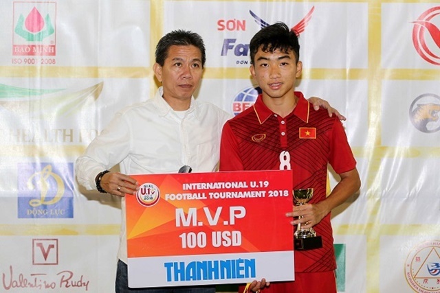 'Ông vua giải trẻ Việt Nam' Trần Công Minh gây sốt với cú hattrick