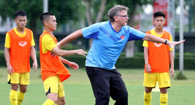 HLV Trousser áp dụng 'kế sách' đặc biệt, quyết tranh vé đi World Cup