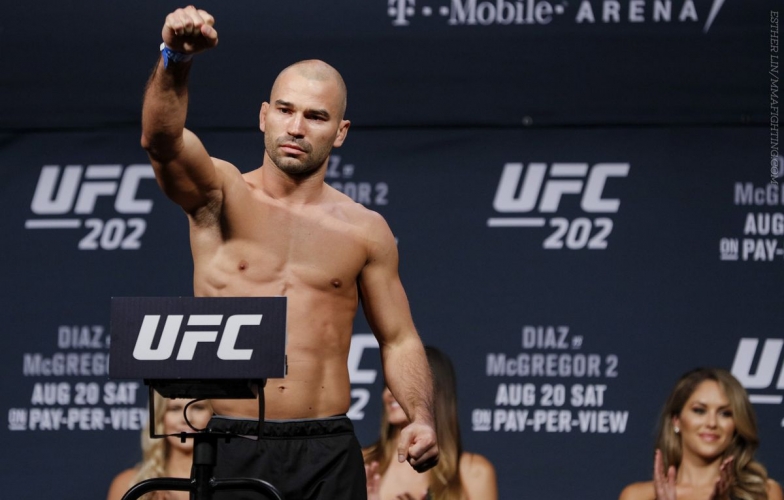 Bị UFC sa thải, Artem Lobov nhắm tới ... Buakaw và Saenchai