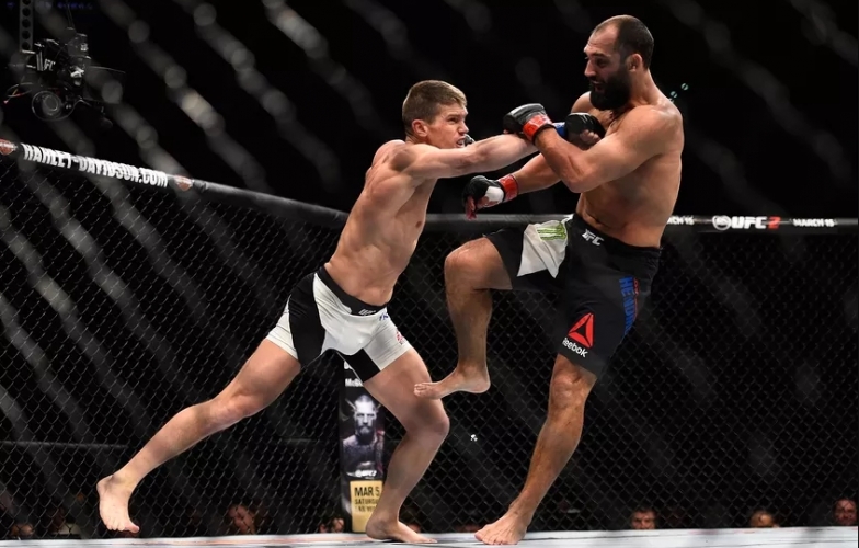 FULL TRẬN UFC: Stephen Thompson bất ngờ đánh gục 'cỗ xe tải' Johny Hendricks