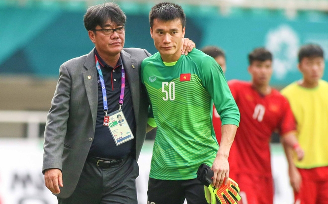 Không thể trách Bùi Tiến Dũng vì UAE sút penalty quá tốt