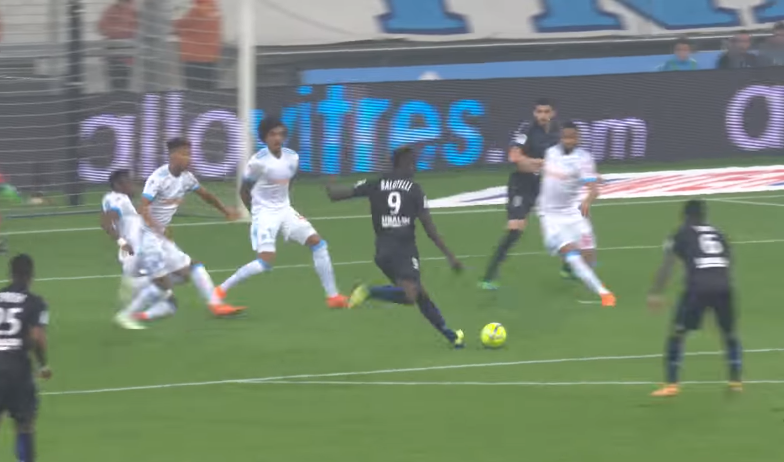 VIDEO: Pha solo ghi bàn đẳng cấp của Balotelli ở vòng 36 Ligue 1