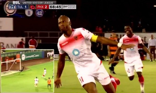 VIDEO: Drogba sút phạt thành bàn từ 40m ở tuổi 40