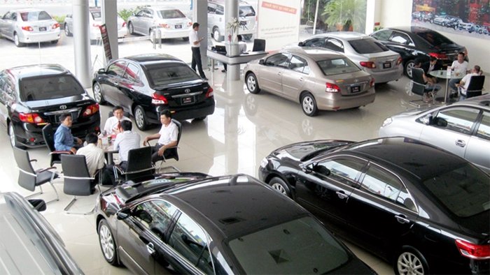 Showroom ô tô lỗ nặng, ông chủ lo bán nhà trả nợ