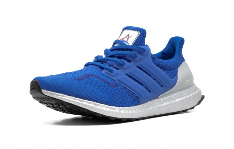 Adidas trình làng UltraBOOST DNA 5.0 NASA lạ mắt