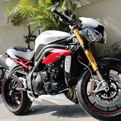 Bọ ngựa Moto Triumph Street Triple bị triệu hồi vì lỗi đèn pha