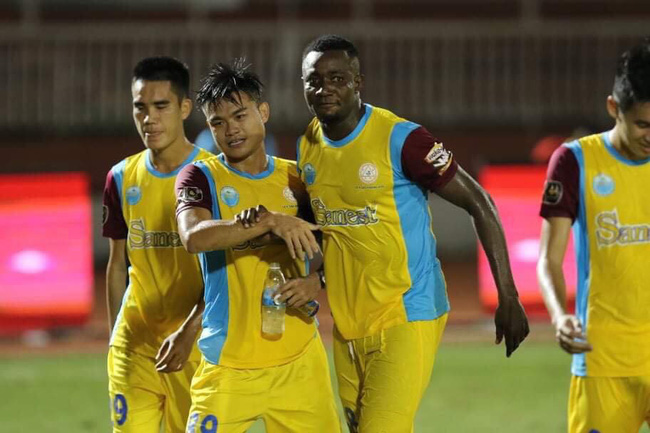 'Ngựa ô' V.League một thời vừa tập vừa hóng nhà tài trợ