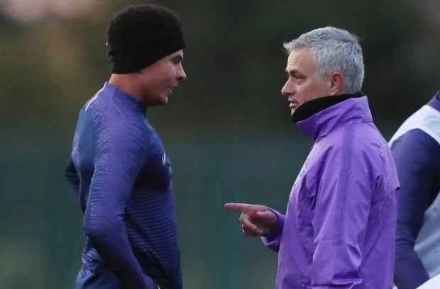 Kết quả Ngoại hạng Anh hôm nay 24/11: Mourinho chiến thắng