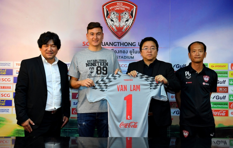 NHM Thái Lan đòi giải thể Muangthong Utd vì quỵt lương Văn Lâm