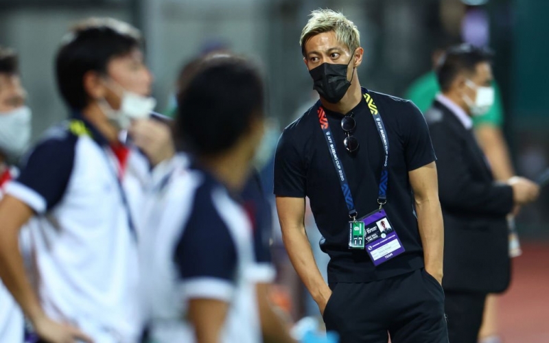 Thua đau Việt Nam, Indonesia bất ngờ muốn chọn Keisuke Honda làm HLV