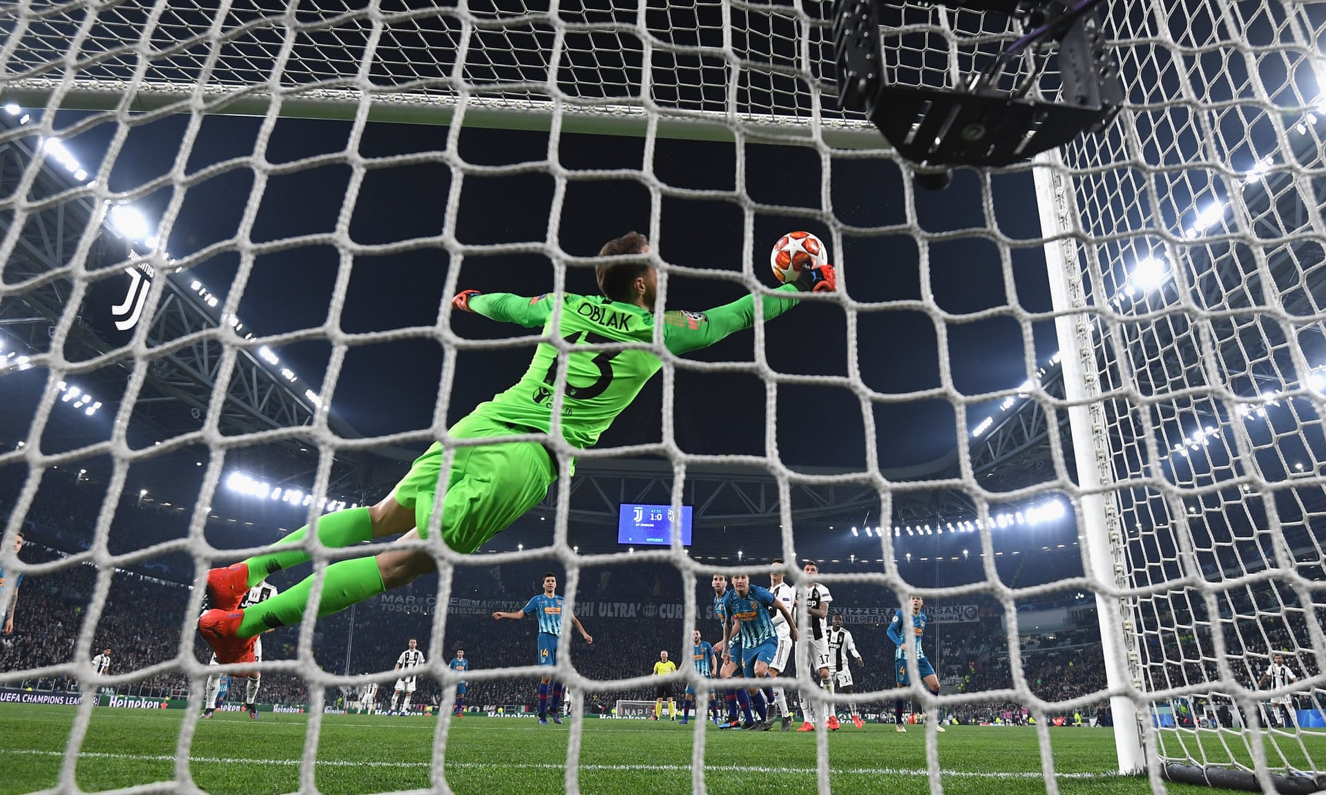 goal-line sai lầm, ronaldo hat-trick, bàn thắng ronaldo không hợp lệ, trọng tài, juventus 3-0 atletico, goal-line