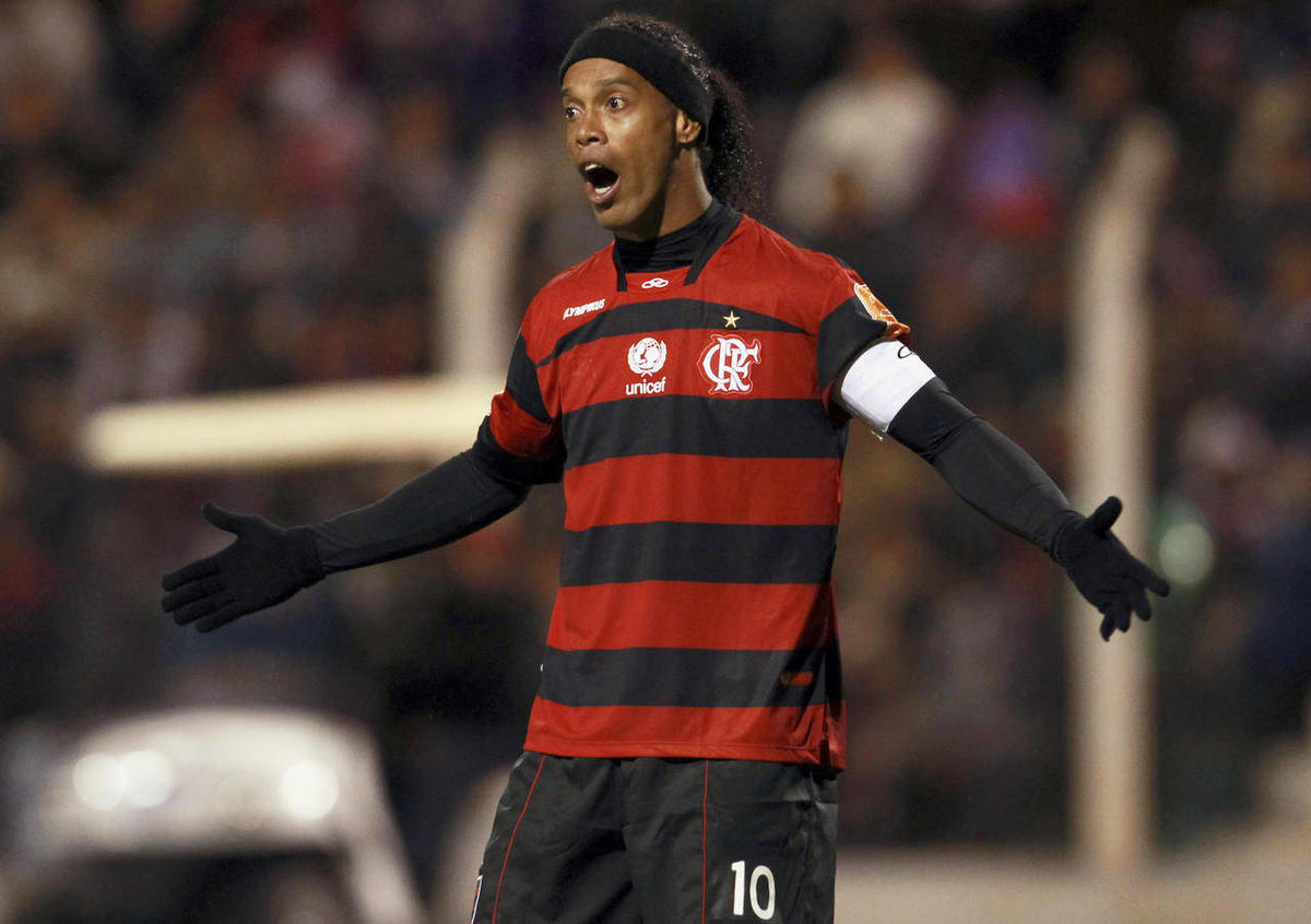 ronaldinho, flamengo, ronaldinho đòi đi bar 2 lần mỗi tuần, ronaldinho gia nhập flamengo, 2011