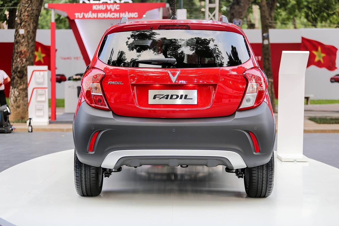 so sanh xe VinFast Fadil 2019 vs Chevrolet Spark 2019