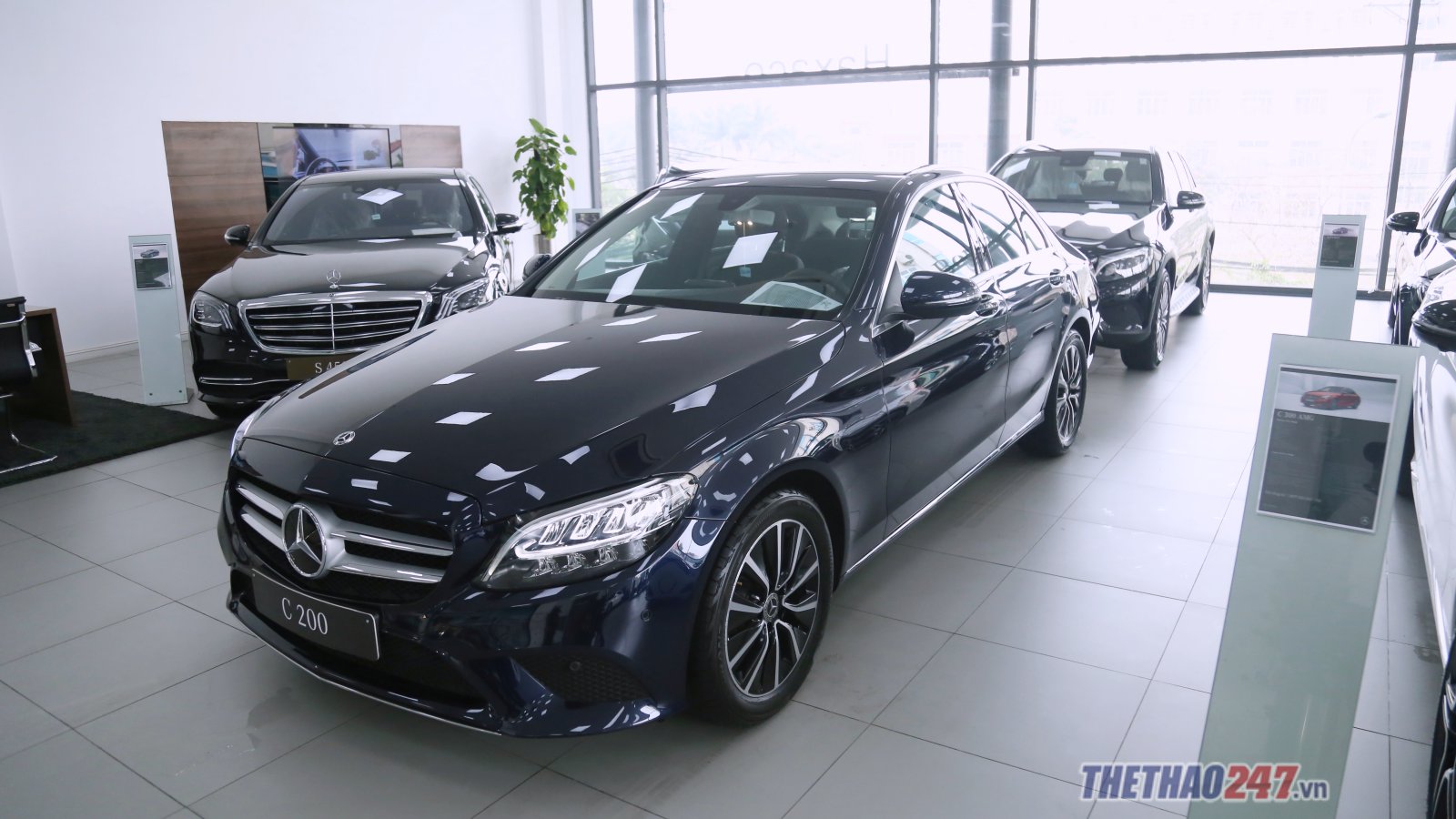 Mercedes-Benz C200 giam gia