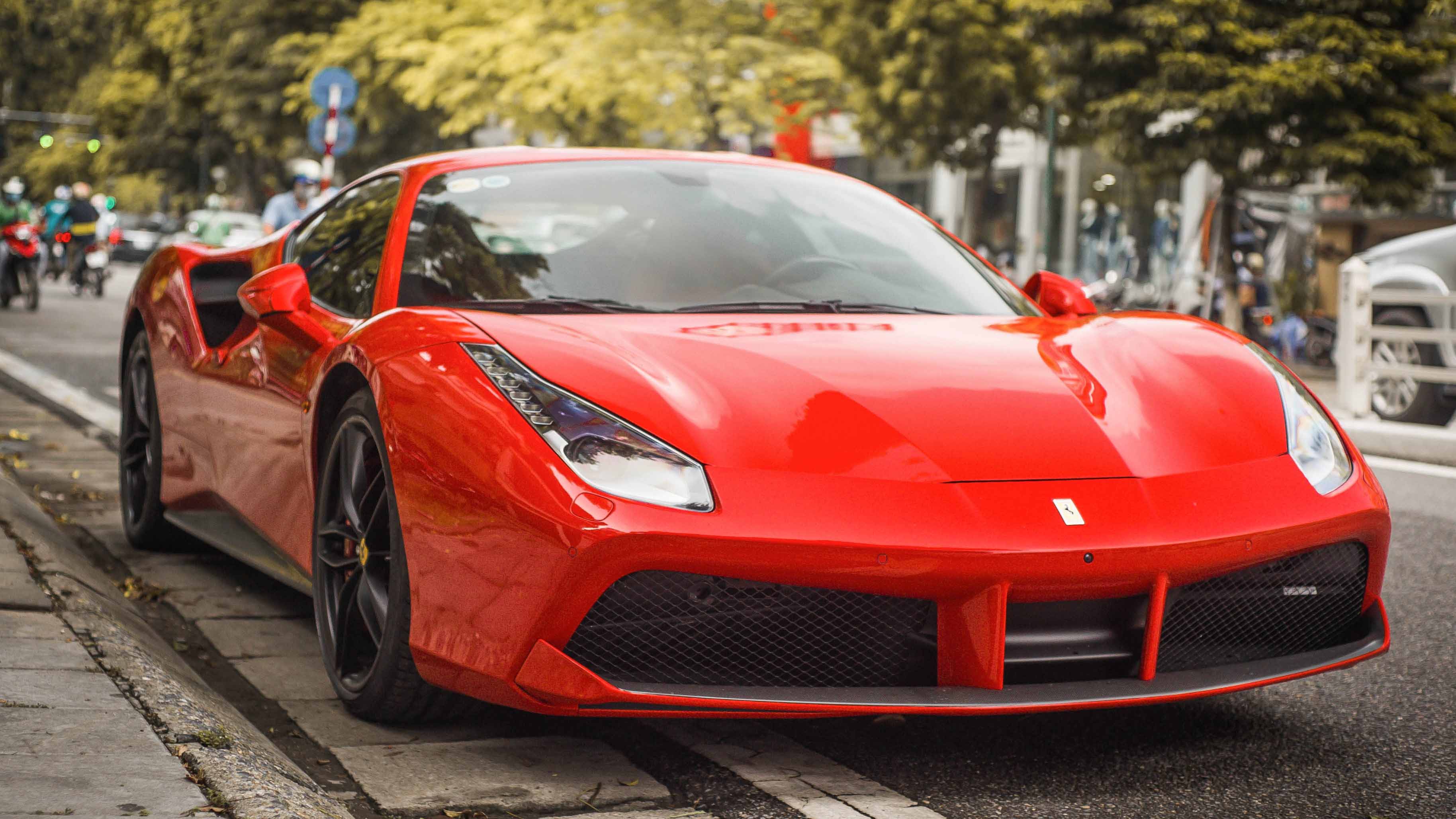 Ferrari 488 GTB cua Tuan Hung