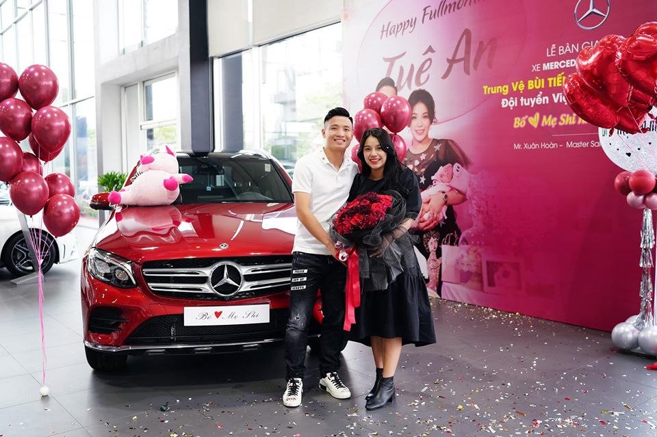 cau thu di Mercedes-Benz