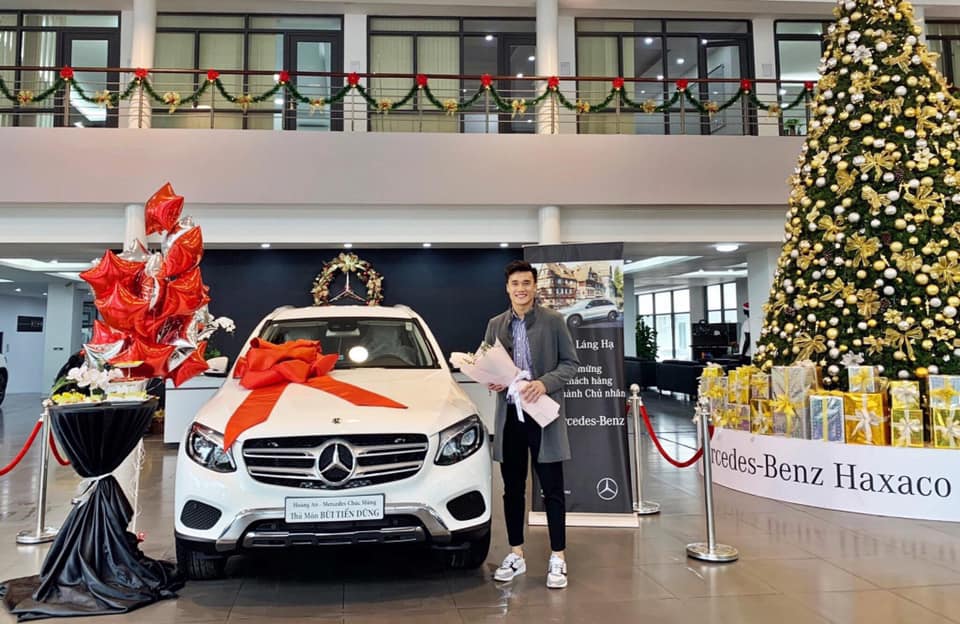 cau thu di Mercedes-Benz