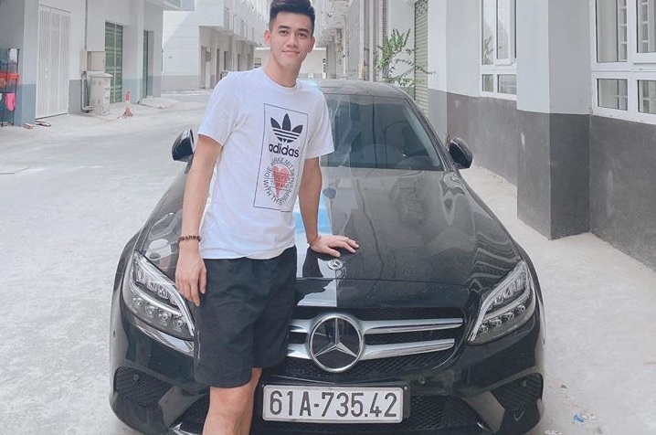 cau thu di Mercedes-Benz