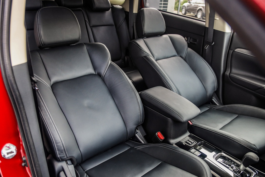 Cabin xe Mitsubishi Outlander