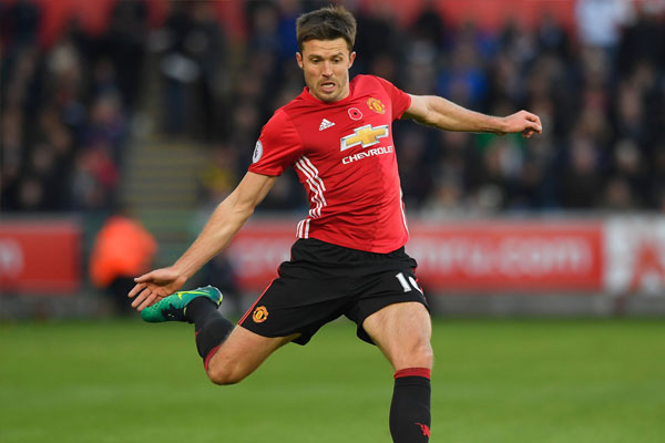 Man United nhắm mua 2 tiền vệ thay Carrick