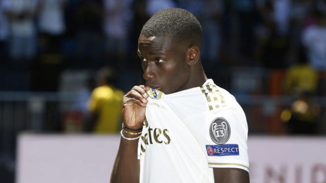 Ferland Mendy, real madrid, tống cổ đàn anh, lucas vazquez, cạnh tranh nội bộ, mâu thuẫn