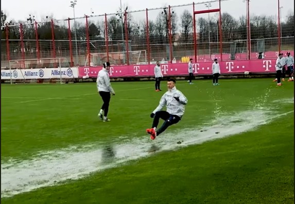 Bayern Munich, sao Bayern Munich đánh nhau, sao Bayern Munich xích mích, Bayern Munich cup C1, video bóng đá hài hước, video bóng đá hay